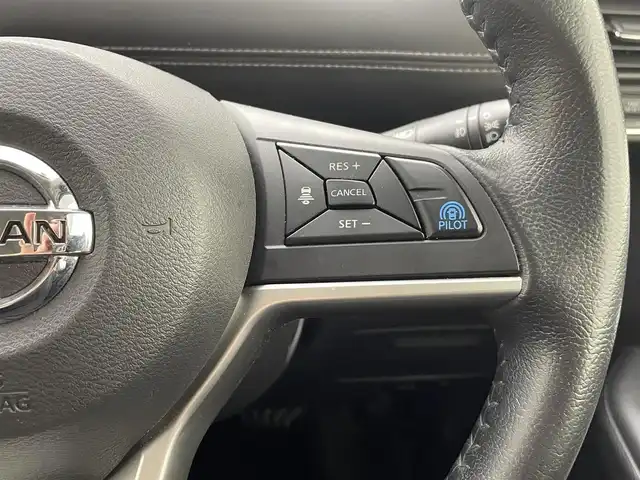 日産 セレナ ハイウェイスター プロパイロットED 熊本県 2017(平29)年 6.1万km ダイヤモンドブラック 禁煙車　/純正9インチナビ（ＣＤ・ＤＶＤ・フルセグ・ＵＳＢ）/純正前方ドライブレコーダー　/ＥＴＣ　/前後クリアランスソナー　/レーダークルーズコントロール　/両側パワースライドドア/ハンズフリーオートスライド/プロパイロット/衝突軽減ブレーキ　/レーンキープアシスト　/横滑り防止　/アイドリングストップ/純正フロアマット/純正１６インチAW/オートライト/LEDヘッドライト/フォグライト/スマートキー/プッシュスタート