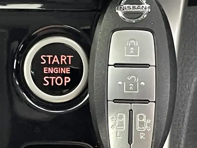 日産 セレナ ハイウェイスター プロパイロットED 熊本県 2017(平29)年 6.1万km ダイヤモンドブラック 禁煙車　/純正9インチナビ（ＣＤ・ＤＶＤ・フルセグ・ＵＳＢ）/純正前方ドライブレコーダー　/ＥＴＣ　/前後クリアランスソナー　/レーダークルーズコントロール　/両側パワースライドドア/ハンズフリーオートスライド/プロパイロット/衝突軽減ブレーキ　/レーンキープアシスト　/横滑り防止　/アイドリングストップ/純正フロアマット/純正１６インチAW/オートライト/LEDヘッドライト/フォグライト/スマートキー/プッシュスタート