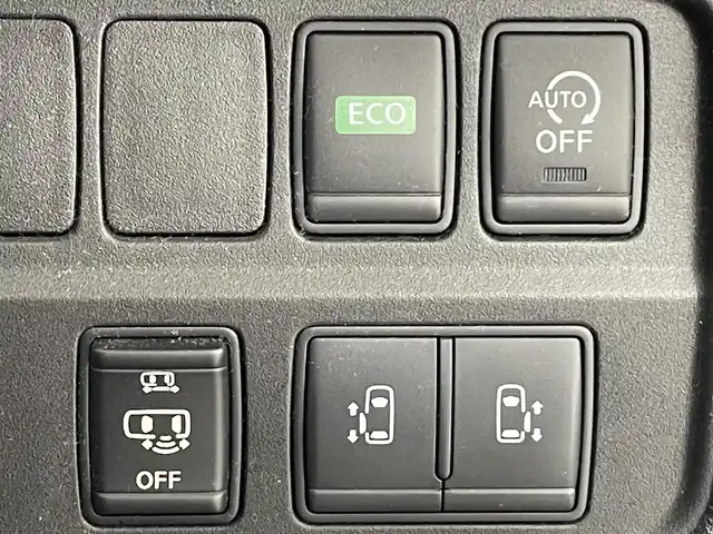 日産 セレナ ハイウェイスター プロパイロットED 熊本県 2017(平29)年 6.1万km ダイヤモンドブラック 禁煙車　/純正9インチナビ（ＣＤ・ＤＶＤ・フルセグ・ＵＳＢ）/純正前方ドライブレコーダー　/ＥＴＣ　/前後クリアランスソナー　/レーダークルーズコントロール　/両側パワースライドドア/ハンズフリーオートスライド/プロパイロット/衝突軽減ブレーキ　/レーンキープアシスト　/横滑り防止　/アイドリングストップ/純正フロアマット/純正１６インチAW/オートライト/LEDヘッドライト/フォグライト/スマートキー/プッシュスタート