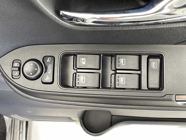 ダイハツ タント カスタム RS 千葉県 2025(令7)年 0.7万km ブラックマイカメタリック 純正ナビ/フルセグTV/衝突被害軽減ブレーキ/レーンキープアシスト/オートハイビーム/バックカメラ/クリアランスソナー/両側パワースライドドア/アイドリングストップ/電動パーキング/オートホールド/プッシュスタート/スマートキー