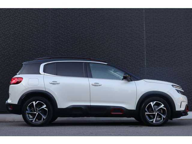シトロエン シトロエン Ｃ５ エアクロス シャイン ブルーHDi 大分県 2020(令2)年 6.2万km 白 ナッパレザーパッケージ/サンルーフ/アダプティブクルーズコントロール/ブラインドスポットモニター/純正ディスプレイオーディオ/ＣａｒＰｌａｙ/ワイヤレス充電/バックカメラ/レザーシート（茶革）/シートヒーター/パワーシート（D席）/ディレクショナルヘッドライト/インテリジェントハイビーム/純正１８インチＡＷ/ＥＴＣ/社外ドライブレコーダー前後（ユピテル）