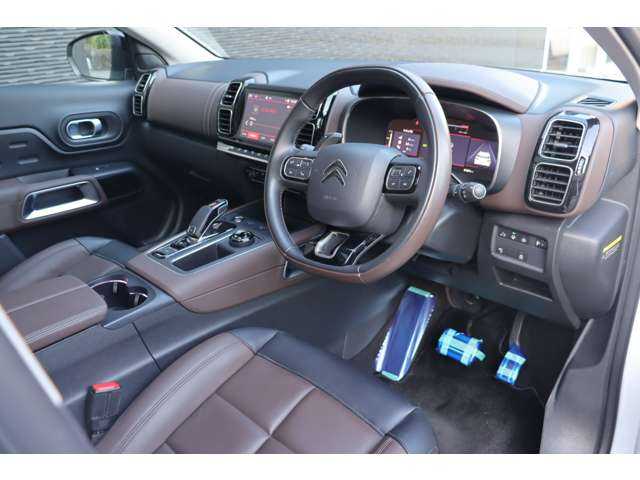 シトロエン シトロエン Ｃ５ エアクロス シャイン ブルーHDi 大分県 2020(令2)年 6.2万km 白 ナッパレザーパッケージ/サンルーフ/アダプティブクルーズコントロール/ブラインドスポットモニター/純正ディスプレイオーディオ/ＣａｒＰｌａｙ/ワイヤレス充電/バックカメラ/レザーシート（茶革）/シートヒーター/パワーシート（D席）/ディレクショナルヘッドライト/インテリジェントハイビーム/純正１８インチＡＷ/ＥＴＣ/社外ドライブレコーダー前後（ユピテル）