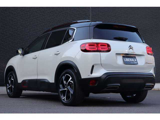 シトロエン シトロエン Ｃ５ エアクロス シャイン ブルーHDi 大分県 2020(令2)年 6.2万km 白 ナッパレザーパッケージ/サンルーフ/アダプティブクルーズコントロール/ブラインドスポットモニター/純正ディスプレイオーディオ/ＣａｒＰｌａｙ/ワイヤレス充電/バックカメラ/レザーシート（茶革）/シートヒーター/パワーシート（D席）/ディレクショナルヘッドライト/インテリジェントハイビーム/純正１８インチＡＷ/ＥＴＣ/社外ドライブレコーダー前後（ユピテル）