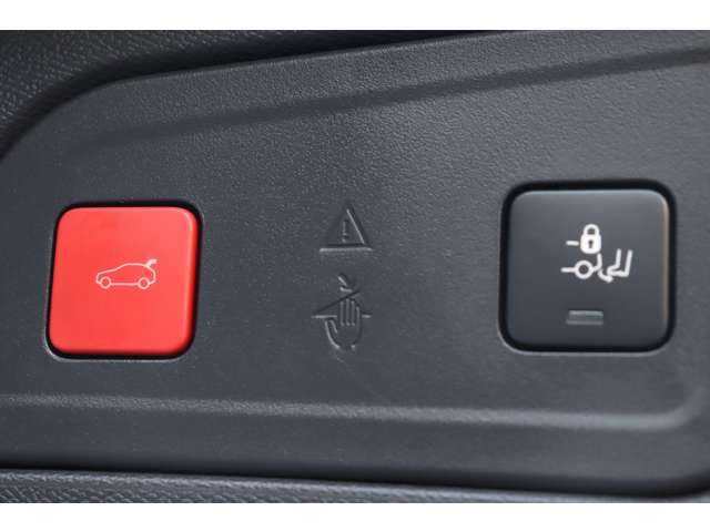 シトロエン シトロエン Ｃ５ エアクロス シャイン ブルーHDi 大分県 2020(令2)年 6.2万km 白 ナッパレザーパッケージ/サンルーフ/アダプティブクルーズコントロール/ブラインドスポットモニター/純正ディスプレイオーディオ/ＣａｒＰｌａｙ/ワイヤレス充電/バックカメラ/レザーシート（茶革）/シートヒーター/パワーシート（D席）/ディレクショナルヘッドライト/インテリジェントハイビーム/純正１８インチＡＷ/ＥＴＣ/社外ドライブレコーダー前後（ユピテル）