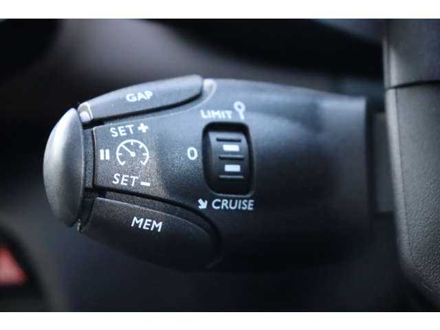 シトロエン シトロエン Ｃ５ エアクロス シャイン ブルーHDi 大分県 2020(令2)年 6.2万km 白 ナッパレザーパッケージ/サンルーフ/アダプティブクルーズコントロール/ブラインドスポットモニター/純正ディスプレイオーディオ/ＣａｒＰｌａｙ/ワイヤレス充電/バックカメラ/レザーシート（茶革）/シートヒーター/パワーシート（D席）/ディレクショナルヘッドライト/インテリジェントハイビーム/純正１８インチＡＷ/ＥＴＣ/社外ドライブレコーダー前後（ユピテル）