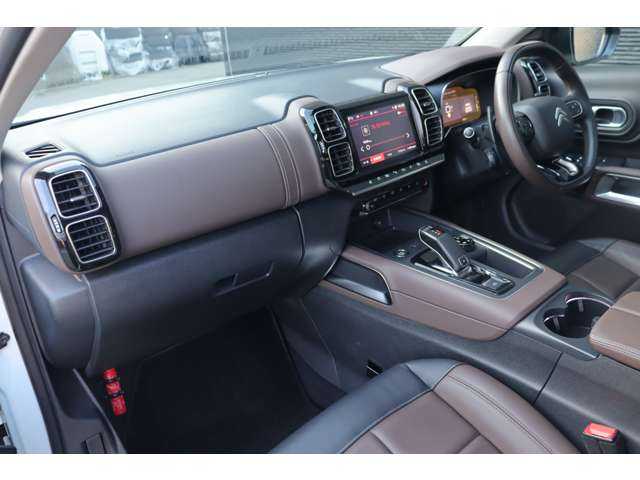 シトロエン シトロエン Ｃ５ エアクロス シャイン ブルーHDi 大分県 2020(令2)年 6.2万km 白 ナッパレザーパッケージ/サンルーフ/アダプティブクルーズコントロール/ブラインドスポットモニター/純正ディスプレイオーディオ/ＣａｒＰｌａｙ/ワイヤレス充電/バックカメラ/レザーシート（茶革）/シートヒーター/パワーシート（D席）/ディレクショナルヘッドライト/インテリジェントハイビーム/純正１８インチＡＷ/ＥＴＣ/社外ドライブレコーダー前後（ユピテル）