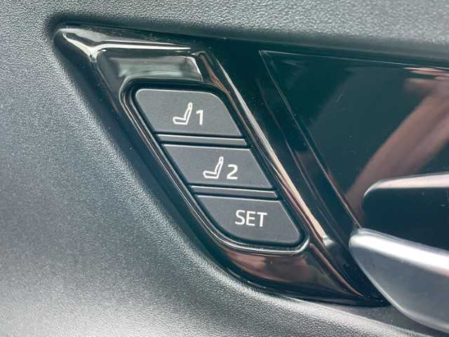 トヨタ プリウス Z 岩手県 2023(令5)年 1.7万km 黒 純正12.3インチディスプレイオーディオ/フルセグ　/パノラミックビューモニター　/ガラスルーフ　/モデリスタエアロ　/プリクラッシュセーフティ　/レーダークルーズコントロール　/黒レザーシート　/スマートキー　/ステアリングヒーター/パワーバックドア/ETC2.0/LEDヘッドライト/バックフォグランプ/デジタルインナーミラー/トラクションコントロール/USB端子/シートメモリー