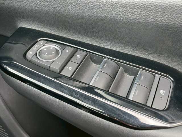 トヨタ プリウス Z 岩手県 2023(令5)年 1.7万km 黒 純正12.3インチディスプレイオーディオ/フルセグ　/パノラミックビューモニター　/ガラスルーフ　/モデリスタエアロ　/プリクラッシュセーフティ　/レーダークルーズコントロール　/黒レザーシート　/スマートキー　/ステアリングヒーター/パワーバックドア/ETC2.0/LEDヘッドライト/バックフォグランプ/デジタルインナーミラー/トラクションコントロール/USB端子/シートメモリー