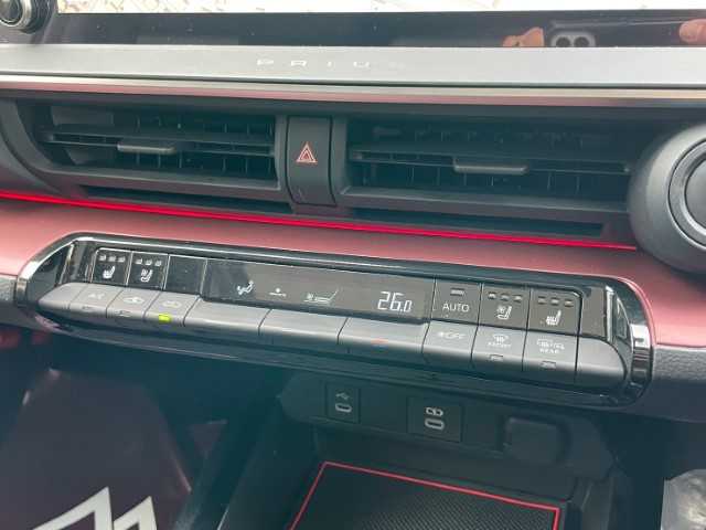 トヨタ プリウス Z 岩手県 2023(令5)年 1.7万km 黒 純正12.3インチディスプレイオーディオ/フルセグ　/パノラミックビューモニター　/ガラスルーフ　/モデリスタエアロ　/プリクラッシュセーフティ　/レーダークルーズコントロール　/黒レザーシート　/スマートキー　/ステアリングヒーター/パワーバックドア/ETC2.0/LEDヘッドライト/バックフォグランプ/デジタルインナーミラー/トラクションコントロール/USB端子/シートメモリー