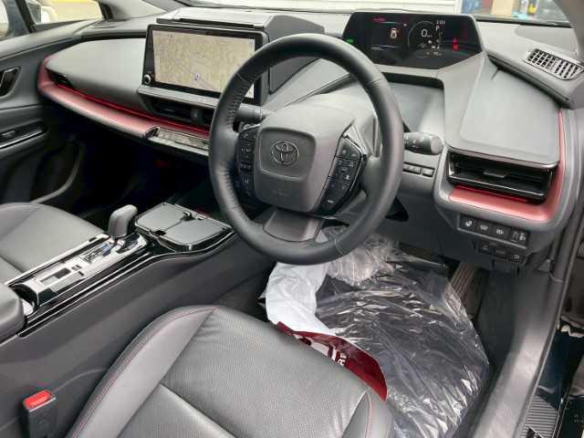 トヨタ プリウス Z 岩手県 2023(令5)年 1.7万km 黒 純正12.3インチディスプレイオーディオ/フルセグ　/パノラミックビューモニター　/ガラスルーフ　/モデリスタエアロ　/プリクラッシュセーフティ　/レーダークルーズコントロール　/黒レザーシート　/スマートキー　/ステアリングヒーター/パワーバックドア/ETC2.0/LEDヘッドライト/バックフォグランプ/デジタルインナーミラー/トラクションコントロール/USB端子/シートメモリー