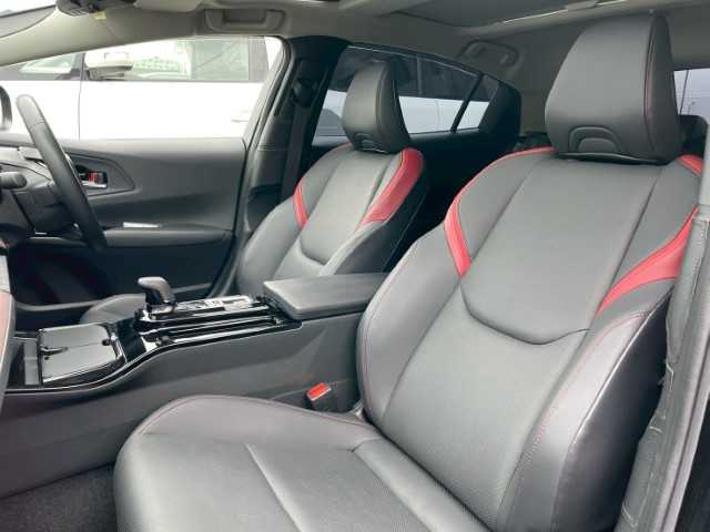 トヨタ プリウス Z 岩手県 2023(令5)年 1.7万km 黒 純正12.3インチディスプレイオーディオ/フルセグ　/パノラミックビューモニター　/ガラスルーフ　/モデリスタエアロ　/プリクラッシュセーフティ　/レーダークルーズコントロール　/黒レザーシート　/スマートキー　/ステアリングヒーター/パワーバックドア/ETC2.0/LEDヘッドライト/バックフォグランプ/デジタルインナーミラー/トラクションコントロール/USB端子/シートメモリー