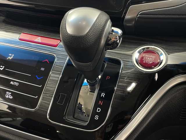 ホンダ オデッセイ アブソルート アドバンス 群馬県 2015(平27)年 9.6万km ホワイトオーキッドパール 純正８型ナビ　全方位カメラ　前方ドライブレコーダー　運転席パワーシート　クルーズコントロール追従有　両側パワースライドドア　Ｂｌｕｅｔｏｏｔｈ　ハーフレザーシート　ＬＥＤヘッドライト　純正ＥＴＣ