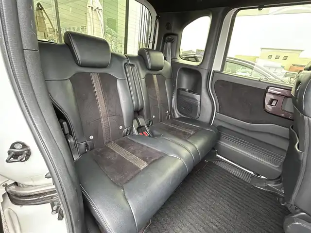 ホンダ Ｎ ＢＯＸ カスタム G L ターボ ホンダセンシング 長崎県 2017(平29)年 7.3万km プレミアムホワイトパールⅡ 純正ナビ（AM/FM/フルセグTV/BT/DISC）/ホンダセンシング/ターボ/バックカメラ/ドラレコ前方/ビルトインETC/両側パワースライドドア/レーダークルーズコントロール/パドルシフト/9灯式フルLEDヘッドライト/シーケンシャルターンシグナルランプ/LEDフォグライト＋クロームメッキフォグライトガーニッシュ/チップアップ＆ダイブダウン機構付スライドリアシート/360°スーパーUV・IRカットパッケージ/オートリトラミラー