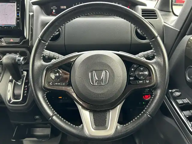 ホンダ Ｎ ＢＯＸ カスタム G L ターボ ホンダセンシング 長崎県 2017(平29)年 7.3万km プレミアムホワイトパールⅡ 純正ナビ（AM/FM/フルセグTV/BT/DISC）/ホンダセンシング/ターボ/バックカメラ/ドラレコ前方/ビルトインETC/両側パワースライドドア/レーダークルーズコントロール/パドルシフト/9灯式フルLEDヘッドライト/シーケンシャルターンシグナルランプ/LEDフォグライト＋クロームメッキフォグライトガーニッシュ/チップアップ＆ダイブダウン機構付スライドリアシート/360°スーパーUV・IRカットパッケージ/オートリトラミラー