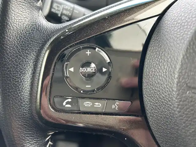 ホンダ Ｎ ＢＯＸ カスタム G L ターボ ホンダセンシング 長崎県 2017(平29)年 7.3万km プレミアムホワイトパールⅡ 純正ナビ（AM/FM/フルセグTV/BT/DISC）/ホンダセンシング/ターボ/バックカメラ/ドラレコ前方/ビルトインETC/両側パワースライドドア/レーダークルーズコントロール/パドルシフト/9灯式フルLEDヘッドライト/シーケンシャルターンシグナルランプ/LEDフォグライト＋クロームメッキフォグライトガーニッシュ/チップアップ＆ダイブダウン機構付スライドリアシート/360°スーパーUV・IRカットパッケージ/オートリトラミラー