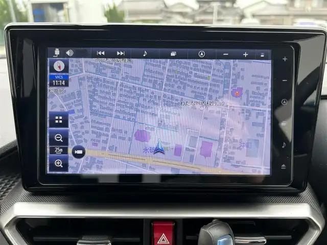 ダイハツ ロッキー プレミアム G HEV 熊本県 2022(令4)年 2.6万km ファイアークォーツレッドM ワンオーナー/純正ナビ/・AM/FM/CD/DVD/SD/iPod/USB/BT/・フルセグTV　　/全周囲カメラ/・バック/サイド/フロント/スマートアシスト3/・衝突警報機能/・衝突回避支援ブレーキ機能/・車線逸脱警報機能/・誤発進抑制機能（前方・後方）/・先行車発進お知らせ機能/・オートハイビーム/・標識認識機能/クルーズコントロール/前後コーナーセンサー/スマートペダル/ビルトインETC/純正前方ドライブレコーダー/オートライト/・フォグランプ/・LEDライト/D/N席シートヒーター/シートカバー/純正ドアバイザー/革巻きステアリング/・ステアリングリモコン/電動格納ミラー/・ウィンカーミラー/電動パーキングブレーキ/・ホールドボタン/純正フロアマット/純正アルミホイール/スマートキー/・スペアキー