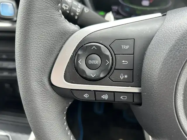 ダイハツ ロッキー プレミアム G HEV 熊本県 2022(令4)年 2.6万km ファイアークォーツレッドM ワンオーナー/純正ナビ/・AM/FM/CD/DVD/SD/iPod/USB/BT/・フルセグTV　　/全周囲カメラ/・バック/サイド/フロント/スマートアシスト3/・衝突警報機能/・衝突回避支援ブレーキ機能/・車線逸脱警報機能/・誤発進抑制機能（前方・後方）/・先行車発進お知らせ機能/・オートハイビーム/・標識認識機能/クルーズコントロール/前後コーナーセンサー/スマートペダル/ビルトインETC/純正前方ドライブレコーダー/オートライト/・フォグランプ/・LEDライト/D/N席シートヒーター/シートカバー/純正ドアバイザー/革巻きステアリング/・ステアリングリモコン/電動格納ミラー/・ウィンカーミラー/電動パーキングブレーキ/・ホールドボタン/純正フロアマット/純正アルミホイール/スマートキー/・スペアキー