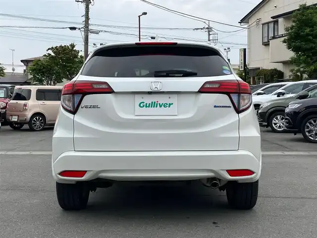 ホンダ ヴェゼル ハイブリッド Z 静岡県 2014(平26)年 4.9万km ホワイトオーキッドパール エンジンスタートボタン/スマートキー/スペアキー1本/パワーステアリング/パワーウィンドウ/MTモード付きAT/寒冷地仕様/オートエアコン/保証書/取扱説明書/記録簿/アイドリングストップ/クルーズコントロール/バックカメラ/純正ETC/純正ナビ（CD.DVD.BT.フルセグ）/純正フロアマット/純正アルミホイール/D席N席シートヒーター/ルーフレール/ABS/横滑り防止装置/オートライト/LEDライト/W+サイドエアバック/カーテンエアバック/衝突軽減システム