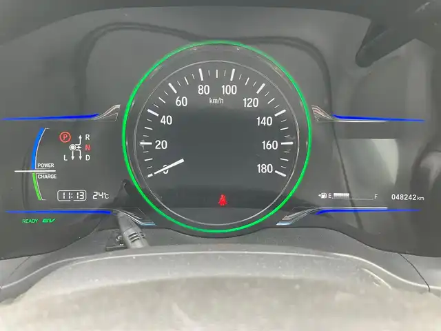 ホンダ ヴェゼル ハイブリッド Z 静岡県 2014(平26)年 4.9万km ホワイトオーキッドパール エンジンスタートボタン/スマートキー/スペアキー1本/パワーステアリング/パワーウィンドウ/MTモード付きAT/寒冷地仕様/オートエアコン/保証書/取扱説明書/記録簿/アイドリングストップ/クルーズコントロール/バックカメラ/純正ETC/純正ナビ（CD.DVD.BT.フルセグ）/純正フロアマット/純正アルミホイール/D席N席シートヒーター/ルーフレール/ABS/横滑り防止装置/オートライト/LEDライト/W+サイドエアバック/カーテンエアバック/衝突軽減システム