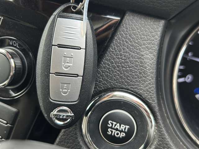 日産 エクストレイル ハイブリッド モード・プレミア 山口県 2015(平27)年 7.9万km ブリリアントホワイトパール (株)IDOMが運営する【じしゃロン宇部店】の自社ローン専用車両になります。こちらは現金またはオートローンご利用時の価格です。自社ローンご希望の方は別途その旨お申付け下さい。/純正HDDナビ/（フルセグTV/CD/DVD/BT/AM/FM)/４WD/ETC/クルーズコントロール/コーナーセンサー/シートヒーター/全周囲カメラ/LEDライト/レザーシート/純正オーテック18インチアルミホイール/純正ドアバイザー/電動格納ドアミラー/ECOモード/プッシュスタート/オートライト