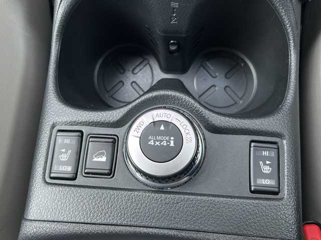 日産 エクストレイル ハイブリッド モード・プレミア 山口県 2015(平27)年 7.9万km ブリリアントホワイトパール (株)IDOMが運営する【じしゃロン宇部店】の自社ローン専用車両になります。こちらは現金またはオートローンご利用時の価格です。自社ローンご希望の方は別途その旨お申付け下さい。/純正HDDナビ/（フルセグTV/CD/DVD/BT/AM/FM)/４WD/ETC/クルーズコントロール/コーナーセンサー/シートヒーター/全周囲カメラ/LEDライト/レザーシート/純正オーテック18インチアルミホイール/純正ドアバイザー/電動格納ドアミラー/ECOモード/プッシュスタート/オートライト