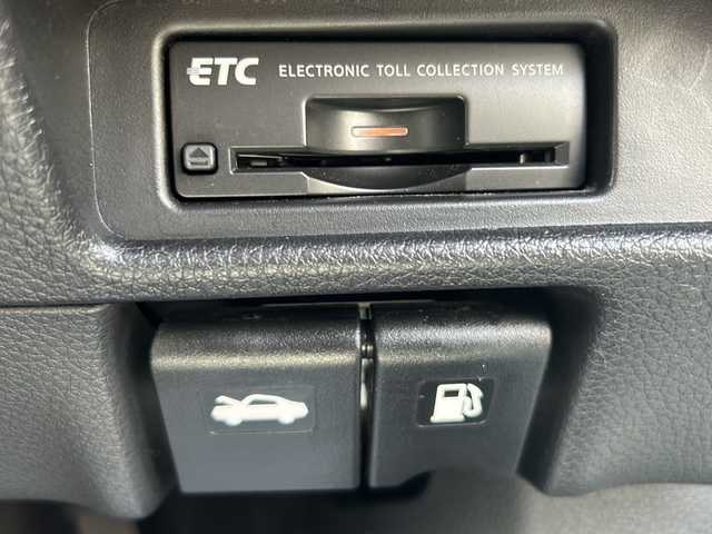 日産 エクストレイル ハイブリッド モード・プレミア 山口県 2015(平27)年 7.9万km ブリリアントホワイトパール (株)IDOMが運営する【じしゃロン宇部店】の自社ローン専用車両になります。こちらは現金またはオートローンご利用時の価格です。自社ローンご希望の方は別途その旨お申付け下さい。/純正HDDナビ/（フルセグTV/CD/DVD/BT/AM/FM)/４WD/ETC/クルーズコントロール/コーナーセンサー/シートヒーター/全周囲カメラ/LEDライト/レザーシート/純正オーテック18インチアルミホイール/純正ドアバイザー/電動格納ドアミラー/ECOモード/プッシュスタート/オートライト