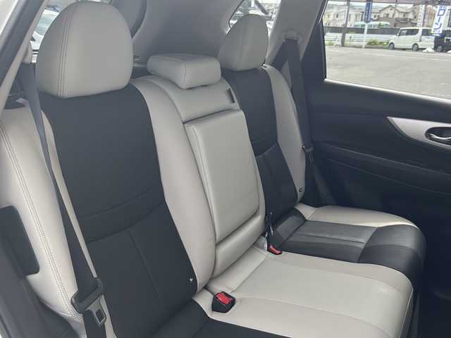 日産 エクストレイル ハイブリッド モード・プレミア 山口県 2015(平27)年 7.9万km ブリリアントホワイトパール (株)IDOMが運営する【じしゃロン宇部店】の自社ローン専用車両になります。こちらは現金またはオートローンご利用時の価格です。自社ローンご希望の方は別途その旨お申付け下さい。/純正HDDナビ/（フルセグTV/CD/DVD/BT/AM/FM)/４WD/ETC/クルーズコントロール/コーナーセンサー/シートヒーター/全周囲カメラ/LEDライト/レザーシート/純正オーテック18インチアルミホイール/純正ドアバイザー/電動格納ドアミラー/ECOモード/プッシュスタート/オートライト