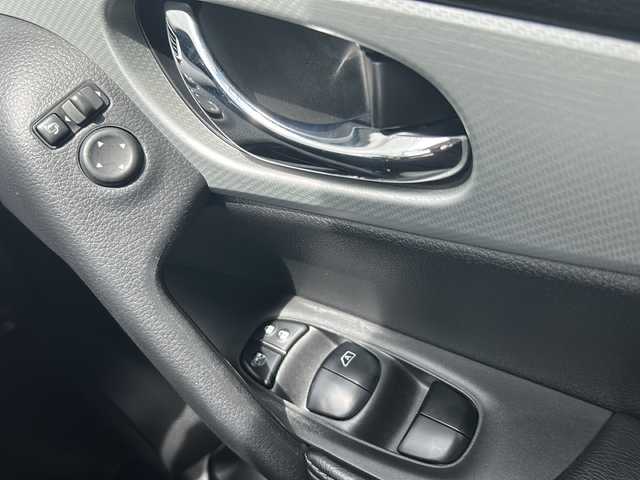 日産 エクストレイル ハイブリッド モード・プレミア 山口県 2015(平27)年 7.9万km ブリリアントホワイトパール (株)IDOMが運営する【じしゃロン宇部店】の自社ローン専用車両になります。こちらは現金またはオートローンご利用時の価格です。自社ローンご希望の方は別途その旨お申付け下さい。/純正HDDナビ/（フルセグTV/CD/DVD/BT/AM/FM)/４WD/ETC/クルーズコントロール/コーナーセンサー/シートヒーター/全周囲カメラ/LEDライト/レザーシート/純正オーテック18インチアルミホイール/純正ドアバイザー/電動格納ドアミラー/ECOモード/プッシュスタート/オートライト