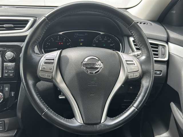 日産 エクストレイル ハイブリッド モード・プレミア 山口県 2015(平27)年 7.9万km ブリリアントホワイトパール (株)IDOMが運営する【じしゃロン宇部店】の自社ローン専用車両になります。こちらは現金またはオートローンご利用時の価格です。自社ローンご希望の方は別途その旨お申付け下さい。/純正HDDナビ/（フルセグTV/CD/DVD/BT/AM/FM)/４WD/ETC/クルーズコントロール/コーナーセンサー/シートヒーター/全周囲カメラ/LEDライト/レザーシート/純正オーテック18インチアルミホイール/純正ドアバイザー/電動格納ドアミラー/ECOモード/プッシュスタート/オートライト