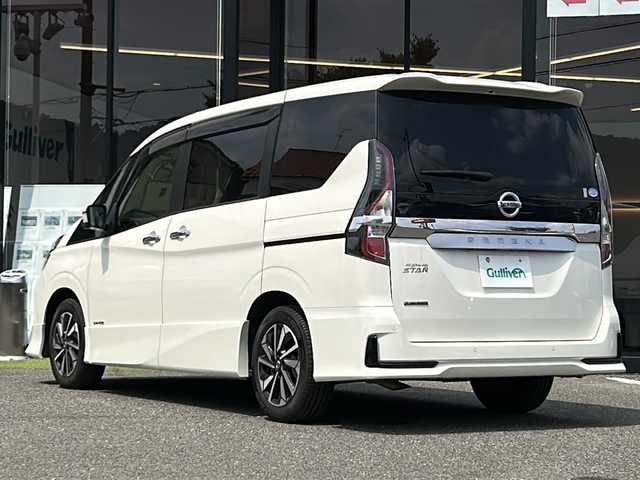 日産 セレナ ハイウェイスター V 大阪府 2021(令3)年 5.6万km ブリリアントホワイトパール プロパイロット　/１０型ナビ/フルセグTV/CD/DVD/ブルーレイ/BT/デジタルインナミラー　/全方位カメラ　/ハンズフリーパワースライド/両側電動スライドドア　/エマージェンシーブレーキ　/電子パーキングブレーキ　/ＬＥＤヘッドライト/ドラレコ　/レーンキープアシスト/リアロールサンシェード/オートライト/純正１６インチAW/ETC/スペアキーｘ１/保証書/取説