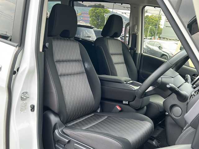 日産 セレナ ハイウェイスター V 大阪府 2021(令3)年 5.6万km ブリリアントホワイトパール プロパイロット　/１０型ナビ/フルセグTV/CD/DVD/ブルーレイ/BT/デジタルインナミラー　/全方位カメラ　/ハンズフリーパワースライド/両側電動スライドドア　/エマージェンシーブレーキ　/電子パーキングブレーキ　/ＬＥＤヘッドライト/ドラレコ　/レーンキープアシスト/リアロールサンシェード/オートライト/純正１６インチAW/ETC/スペアキーｘ１/保証書/取説