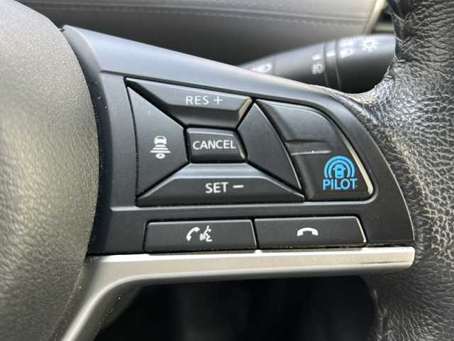 日産 セレナ ハイウェイスター V 大阪府 2021(令3)年 5.6万km ブリリアントホワイトパール プロパイロット　/１０型ナビ/フルセグTV/CD/DVD/ブルーレイ/BT/デジタルインナミラー　/全方位カメラ　/ハンズフリーパワースライド/両側電動スライドドア　/エマージェンシーブレーキ　/電子パーキングブレーキ　/ＬＥＤヘッドライト/ドラレコ　/レーンキープアシスト/リアロールサンシェード/オートライト/純正１６インチAW/ETC/スペアキーｘ１/保証書/取説
