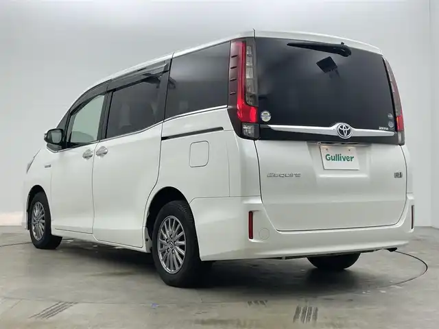 トヨタ エスクァイア ハイブリッド Gi 岡山県 2015(平27)年 7万km ホワイトパールクリスタルシャイン 社外9インチナビ(X900)/(Bluetooth/CD/DVD/フルセグTV)/社外10.1インチ後席モニター(TMX-RM300S)/両側電動スライドドア/合皮シート/シートヒーター(運転席・助手席)/バックカメラ/置くだけ充電/ドアバイザー/クルーズコントロール/純正LEDヘッドライト/オートライト/スマートキー(1本)/純正フロアマット/純正アルミホイール/ビルトインETC/アイドリングストップ