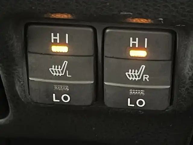 トヨタ エスクァイア ハイブリッド Gi 岡山県 2015(平27)年 7万km ホワイトパールクリスタルシャイン 社外9インチナビ(X900)/(Bluetooth/CD/DVD/フルセグTV)/社外10.1インチ後席モニター(TMX-RM300S)/両側電動スライドドア/合皮シート/シートヒーター(運転席・助手席)/バックカメラ/置くだけ充電/ドアバイザー/クルーズコントロール/純正LEDヘッドライト/オートライト/スマートキー(1本)/純正フロアマット/純正アルミホイール/ビルトインETC/アイドリングストップ