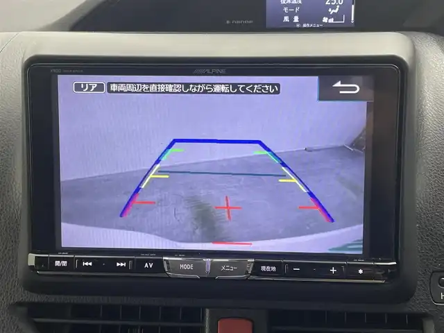 トヨタ エスクァイア ハイブリッド Gi 岡山県 2015(平27)年 7万km ホワイトパールクリスタルシャイン 社外9インチナビ(X900)/(Bluetooth/CD/DVD/フルセグTV)/社外10.1インチ後席モニター(TMX-RM300S)/両側電動スライドドア/合皮シート/シートヒーター(運転席・助手席)/バックカメラ/置くだけ充電/ドアバイザー/クルーズコントロール/純正LEDヘッドライト/オートライト/スマートキー(1本)/純正フロアマット/純正アルミホイール/ビルトインETC/アイドリングストップ