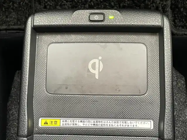 トヨタ エスクァイア ハイブリッド Gi 岡山県 2015(平27)年 7万km ホワイトパールクリスタルシャイン 社外9インチナビ(X900)/(Bluetooth/CD/DVD/フルセグTV)/社外10.1インチ後席モニター(TMX-RM300S)/両側電動スライドドア/合皮シート/シートヒーター(運転席・助手席)/バックカメラ/置くだけ充電/ドアバイザー/クルーズコントロール/純正LEDヘッドライト/オートライト/スマートキー(1本)/純正フロアマット/純正アルミホイール/ビルトインETC/アイドリングストップ