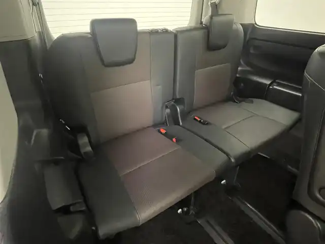 トヨタ エスクァイア ハイブリッド Gi 岡山県 2015(平27)年 7万km ホワイトパールクリスタルシャイン 社外9インチナビ(X900)/(Bluetooth/CD/DVD/フルセグTV)/社外10.1インチ後席モニター(TMX-RM300S)/両側電動スライドドア/合皮シート/シートヒーター(運転席・助手席)/バックカメラ/置くだけ充電/ドアバイザー/クルーズコントロール/純正LEDヘッドライト/オートライト/スマートキー(1本)/純正フロアマット/純正アルミホイール/ビルトインETC/アイドリングストップ