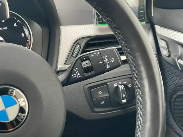 ＢＭＷ Ｘ１ xDrive 18d Mスポーツ 山梨県 2018(平30)年 5.3万km 白 Ｍスポーツ/４ＷＤ/インテリジェントセーフティー/ＬＫＡ/衝突軽減ブレーキ/純正ＨＤＤナビ/ＢＴ/ＵＳＢ/ミュージックサーバー/社外デジタルインナーミラー型ドラレコ/フットオープナー/スペアキー