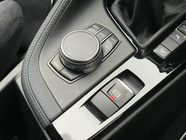 ＢＭＷ Ｘ１ xDrive 18d Mスポーツ 山梨県 2018(平30)年 5.3万km 白 Ｍスポーツ/４ＷＤ/インテリジェントセーフティー/ＬＫＡ/衝突軽減ブレーキ/純正ＨＤＤナビ/ＢＴ/ＵＳＢ/ミュージックサーバー/社外デジタルインナーミラー型ドラレコ/フットオープナー/スペアキー
