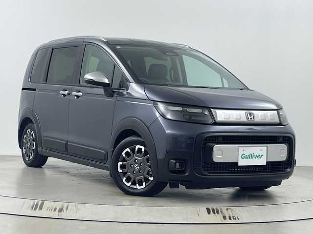 ホンダ フリード クロスター 埼玉県 2024(令6)年 0.1万km メテオロイドグレーメタリック 純正ナビ/　（TV/BT/FM/AM/USB)　/バックカメラ/ブラインドスポットモニター/ホンダセンシング　/両側電動スライドドア　/前席シートヒーター　/ルーフレール　/コーナーセンサー　　/純正アルミホイール/LEDヘッドライト/フォグランプ/革巻きハンドル/純正フロアマット/ECON