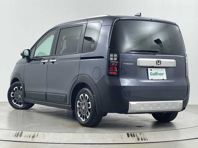 ホンダ フリード クロスター 埼玉県 2024(令6)年 0.1万km メテオロイドグレーメタリック 純正ナビ/　（TV/BT/FM/AM/USB)　/バックカメラ/ブラインドスポットモニター/ホンダセンシング　/両側電動スライドドア　/前席シートヒーター　/ルーフレール　/コーナーセンサー　　/純正アルミホイール/LEDヘッドライト/フォグランプ/革巻きハンドル/純正フロアマット/ECON