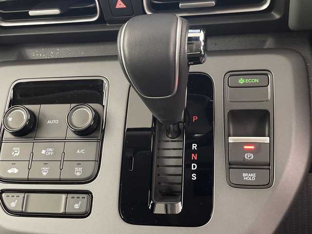 ホンダ フリード クロスター 埼玉県 2024(令6)年 0.1万km メテオロイドグレーメタリック 純正ナビ/　（TV/BT/FM/AM/USB)　/バックカメラ/ブラインドスポットモニター/ホンダセンシング　/両側電動スライドドア　/前席シートヒーター　/ルーフレール　/コーナーセンサー　　/純正アルミホイール/LEDヘッドライト/フォグランプ/革巻きハンドル/純正フロアマット/ECON