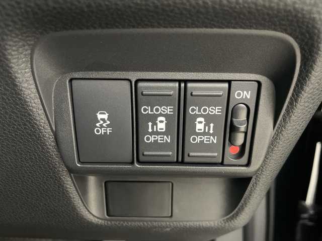 ホンダ フリード クロスター 埼玉県 2024(令6)年 0.1万km メテオロイドグレーメタリック 純正ナビ/　（TV/BT/FM/AM/USB)　/バックカメラ/ブラインドスポットモニター/ホンダセンシング　/両側電動スライドドア　/前席シートヒーター　/ルーフレール　/コーナーセンサー　　/純正アルミホイール/LEDヘッドライト/フォグランプ/革巻きハンドル/純正フロアマット/ECON