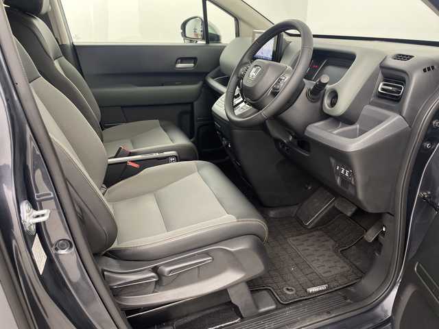 ホンダ フリード クロスター 埼玉県 2024(令6)年 0.1万km メテオロイドグレーメタリック 純正ナビ/　（TV/BT/FM/AM/USB)　/バックカメラ/ブラインドスポットモニター/ホンダセンシング　/両側電動スライドドア　/前席シートヒーター　/ルーフレール　/コーナーセンサー　　/純正アルミホイール/LEDヘッドライト/フォグランプ/革巻きハンドル/純正フロアマット/ECON