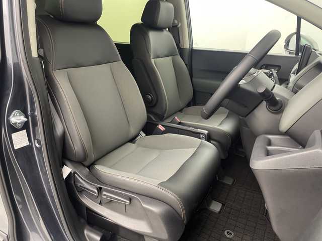 ホンダ フリード クロスター 埼玉県 2024(令6)年 0.1万km メテオロイドグレーメタリック 純正ナビ/　（TV/BT/FM/AM/USB)　/バックカメラ/ブラインドスポットモニター/ホンダセンシング　/両側電動スライドドア　/前席シートヒーター　/ルーフレール　/コーナーセンサー　　/純正アルミホイール/LEDヘッドライト/フォグランプ/革巻きハンドル/純正フロアマット/ECON