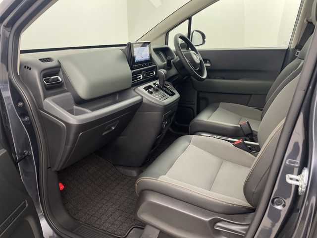 ホンダ フリード クロスター 埼玉県 2024(令6)年 0.1万km メテオロイドグレーメタリック 純正ナビ/　（TV/BT/FM/AM/USB)　/バックカメラ/ブラインドスポットモニター/ホンダセンシング　/両側電動スライドドア　/前席シートヒーター　/ルーフレール　/コーナーセンサー　　/純正アルミホイール/LEDヘッドライト/フォグランプ/革巻きハンドル/純正フロアマット/ECON