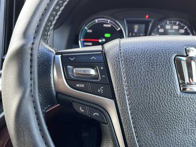 トヨタ クラウン ハイブリッド アスリートS 栃木県 2015(平27)年 6.8万km シルバーM 純正SDナビ/・Bluetooth CD DVD/・TV フルセグ/・バックカメラ/追従式クルーズコントロール/ETC2.0/ドライブレコーダー/前席パワーシート/純正17インチアルミホイール/コーナーセンサー/LEDヘッドライト/オートライト