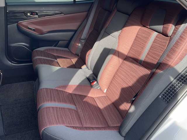 トヨタ クラウン ハイブリッド アスリートS 栃木県 2015(平27)年 6.8万km シルバーM 純正SDナビ/・Bluetooth CD DVD/・TV フルセグ/・バックカメラ/追従式クルーズコントロール/ETC2.0/ドライブレコーダー/前席パワーシート/純正17インチアルミホイール/コーナーセンサー/LEDヘッドライト/オートライト