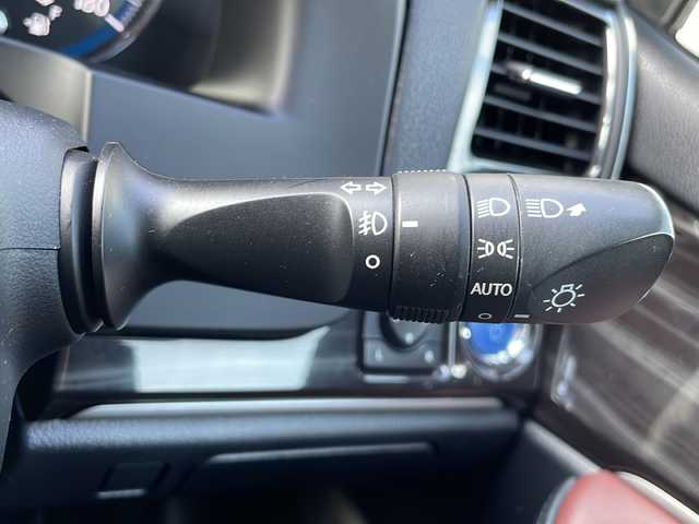 トヨタ クラウン ハイブリッド アスリートS 栃木県 2015(平27)年 6.8万km シルバーM 純正SDナビ/・Bluetooth CD DVD/・TV フルセグ/・バックカメラ/追従式クルーズコントロール/ETC2.0/ドライブレコーダー/前席パワーシート/純正17インチアルミホイール/コーナーセンサー/LEDヘッドライト/オートライト