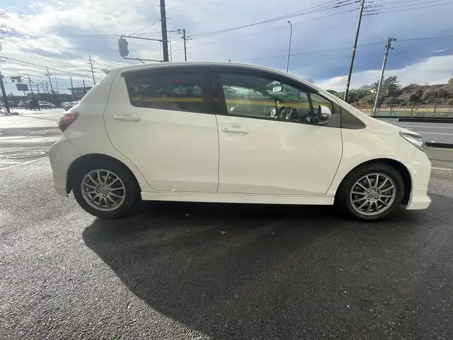 トヨタ ヴィッツ RS 神奈川県 2011(平23)年 11.9万km ホワイトパールクリスタルシャイン パドルシフト/モデリスタエアロ（モデリスタバージョン for RS）/社外ＡＷ１５インチ/純正ナビ（NSZT-W60）/CD/DVD/FM/AM/BT/ワンセグTV/SD/AUX/バックカメラ/ＡＡＣ/ＥＴＣ/キセノンヘッドライト/フォグランプ/オートライト